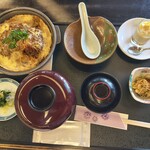 ホテル紫苑 - 料理写真:カツ煮定食（1100円）