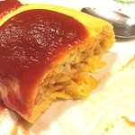 卵と私 - 半分食べたけど中身はチキンライスではありません。（笑）