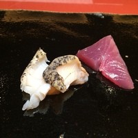 鮨　銀座　鰤門 - お造り（かつお、つぶ貝）