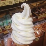 秋田ふるさと館 - ソフトクリーム祭り・その①
            
            秋田のアンテナショップにて、栗駒高原のソフトクリームを食す‼︎
            
            牛乳の味が濃くて、甘さが控えめなところがすっごくお気に入り☆☆
            
            数あるアンテナショップのソフトクリームの中で、このソフトクリームがNo.1です‼︎今年も食べられて良かった♬(≧∀≦)