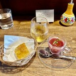 ラッテリア ベベ  カマクラ - フォカッチャ&ビーツの冷製スープ✧*｡