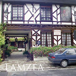 HÔTELLERIE DU BAS-BREAU - 正面アプローチ