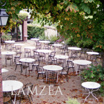 HÔTELLERIE DU BAS-BREAU - 中庭ダイニングテラス