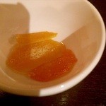 バー プラシーボ - お通しのオレンジピール