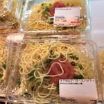 ラ・ムー - 明太子パスタ￥99:(*´▽｀*)
明太子(￥198)とパスタ(￥198)を買ったけど惣菜買う方がかなり安くつきますね。
