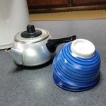 民宿すぎの子 - こたつの上にはシンプルにお茶、小さな急須に趣きがありますね