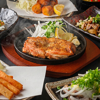 希少な地頭鶏（じとっこ）の親子丼や宮崎グルメが楽しめる