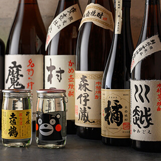 焼酎と日本酒を豊富にご用意。日本酒はカップ酒で提供します