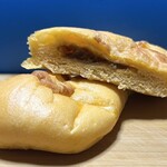 パン工場 - 中のタコスフィリングもなかなかスパイシーで大人味♫