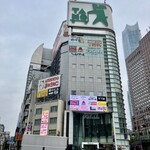 ジョナサン - 目指すカレイドビルの上には犬が台車を押す有名な広告