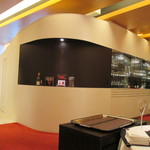 Restaurant La FinS - 店内　ミシュラン☆の盾が飾られています