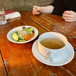 プー横丁 - セットのサラダとスープです。