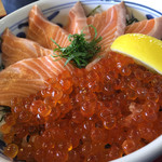 マルトモ水産 鮮魚市場 - 親子丼