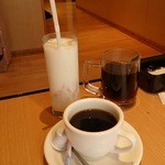 Yakiniku Kingu - マンゴーミルクとホットの黒ウーロン茶、ホットコーヒー