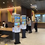 マクドナルド - ホール担当の女性スタッフさんの接遇は最高です
