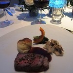 オテル・ド・ヨシノ - 熊野牛のロース　季節の温野菜添え　ロースは初めてでしたが、甘みがあっておいしかったです。