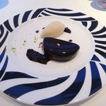 オテル・ド・ヨシノ - ミロワールショコラ　バニラアイスクリーム添え　鏡です。