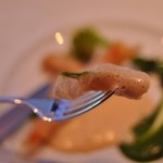 オテル・ド・ヨシノ - パリッと包み揚げされた足赤エビがぷりぷりでおいしい。