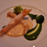 オテル・ド・ヨシノ - 足赤エビの包み揚げ　ビスクソースで