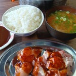 とりいち - 若鶏+鶏味噌汁+ごはん中。570+350+250