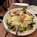 イルポッツォディトッシ - 蒸し鶏のサラダ仕立て　自家製ゴマドレッシング　1,200円