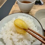 tsubu. - 料理写真:箸で持ち上がる黄身