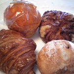 アテスウェイ - ('10.3)クロワッサン\180・クランベリーとくるみ\240・ブリオッシュオランジェ\300・クイニーアマン\340