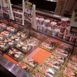 魚力 - 料理写真:陳列棚の様子①。