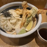 ふたば製麺 - 彩り野菜と海老天盛りざるうどん　890円