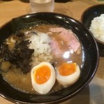 柴田商店 - とんこつ醤油ラーメン＋サービスライス