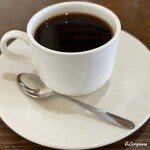 パドック - 満々注がれたコーヒー