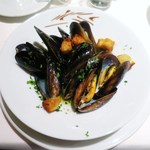 ヴィンチェロ - 北海道　昆布森のムール貝のワイン蒸し、ズッパ・ディ・コッツェ