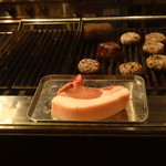 GRILL THE VOND - 八日市産骨付き豚ロース３００ｇ、２，１００円と焼きお握り