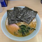 家系ラーメン 近藤家 - 料理写真:ラーメン中盛。コメ　　￥1000