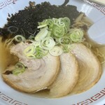 そば処 - シンプルな盛り付けですが　食欲をそそります　磯のりのトッピングがよく合います（食券は「味噌ラーメン」だったので　最近始めたのかも）