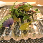 saveur - グリーンアスパラガスと熟成させた鰊を炙ったマリネ　わさび風味のソースで