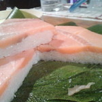 鱒寿し紀雅本舗 - 厚みの１/３がマス