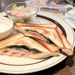 倉式珈琲店 - 料理写真:ハムチーズホットサンドモーニング。