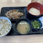 吉野家 - 料理写真:麦トロ牛皿853円