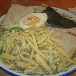 ケンチャンラーメン - 中華そば小盛チャーシュウ2枚増し
      味普通、油普通、煮卵くんハーフサービス