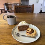 ORITO - カルダモンのキャロットケーキ、シナモンロールスコーン
