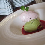 ビストロ ダイア - デザートは抹茶と桜のアイスクリーム