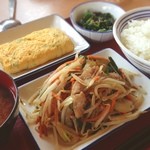 知立上重原食堂 - 料理写真:卵焼きを頼むと一つずつ焼いてくれます。ネギ入りにしてみたけど、焼き立てはやっぱりウマい!