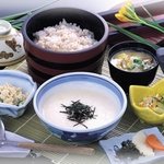あそ路 - とろろ定食は個数限定。売り切れる前にどうぞ。元気が出ますよ。