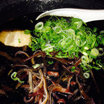 博多の味　ばりうま - 黒チャーシュー麺(画像が悪く黒くて何もみえない…^^;)