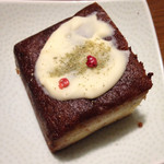 チリムーロ - ・フランボワーズリキュール全粒粉ハニーバニラteaホワイトチョコがけケーキ