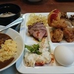 レストラン ステラモンテ - とりあえず、食べたいのを少しずつ盛ってみた。カレーとローストビーフがおすすめ！