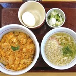 なか卯 - 料理写真:温たま赤の親子丼(大盛)& 温小うどん&京風つけもの
