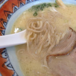 ishiusugemmugijikaseira-memmarugama - 玄麦を石臼で挽いた麺粉の麺は色が黒い見た目で食感は冷麺の様な食味に何故か感じますね。
                        