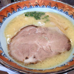 ishiusugemmugijikaseira-memmarugama - 鶏白湯ラーメン750円
                        ※スープ少な目なんで丼がバランスとしてもう少し小さめだと良いかと思いますが…